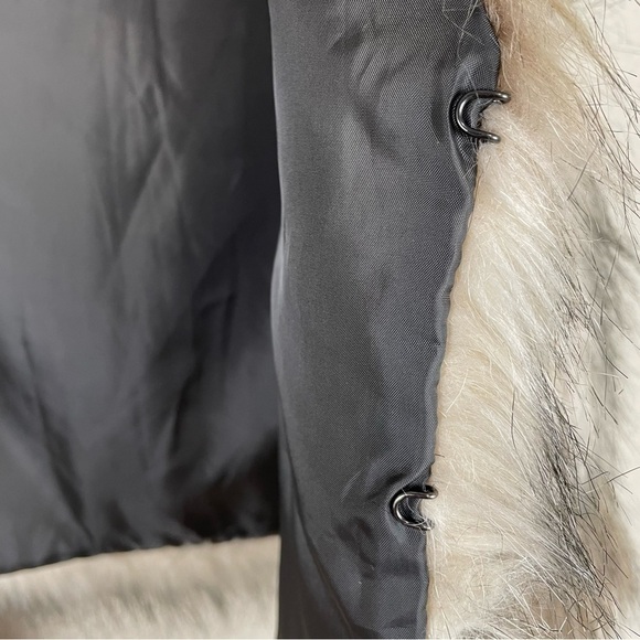 Me Jane Faux Fur Vest - Picture 7 of 9